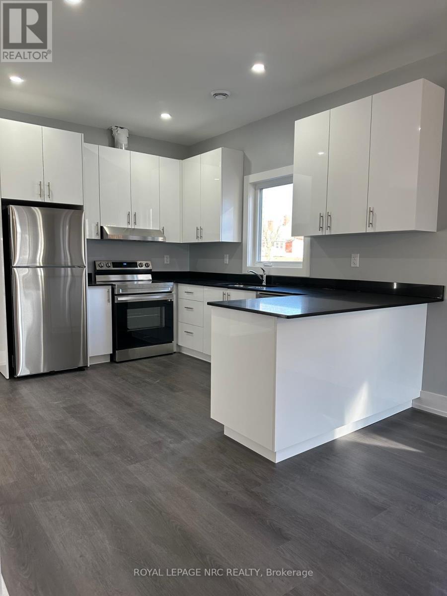 












58 GRIFFITH STREET

,
Welland (Welland Downtown),




Ontario
L3B4G6

