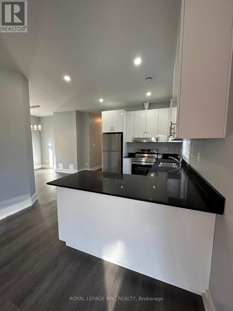 












58 GRIFFITH STREET

,
Welland (Welland Downtown),




Ontario
L3B4G6

