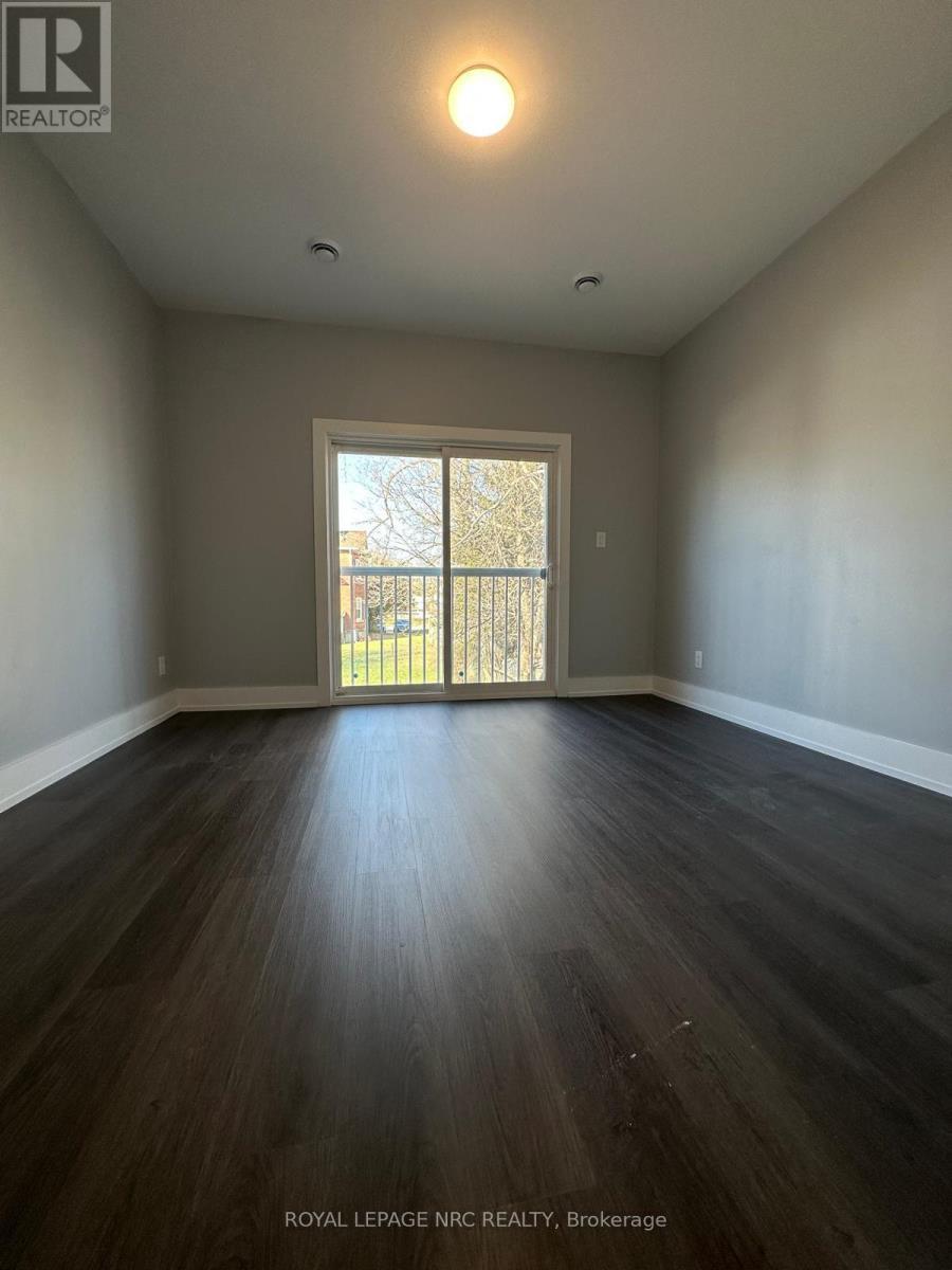 












58 GRIFFITH STREET

,
Welland (Welland Downtown),




Ontario
L3B4G6

