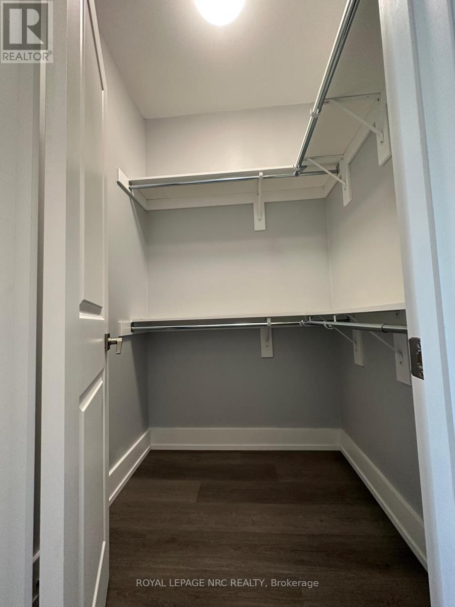 












58 GRIFFITH STREET

,
Welland (Welland Downtown),




Ontario
L3B4G6

