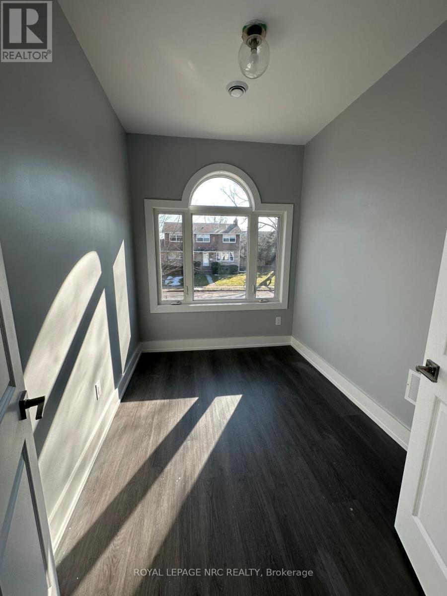 












58 GRIFFITH STREET

,
Welland (Welland Downtown),




Ontario
L3B4G6

