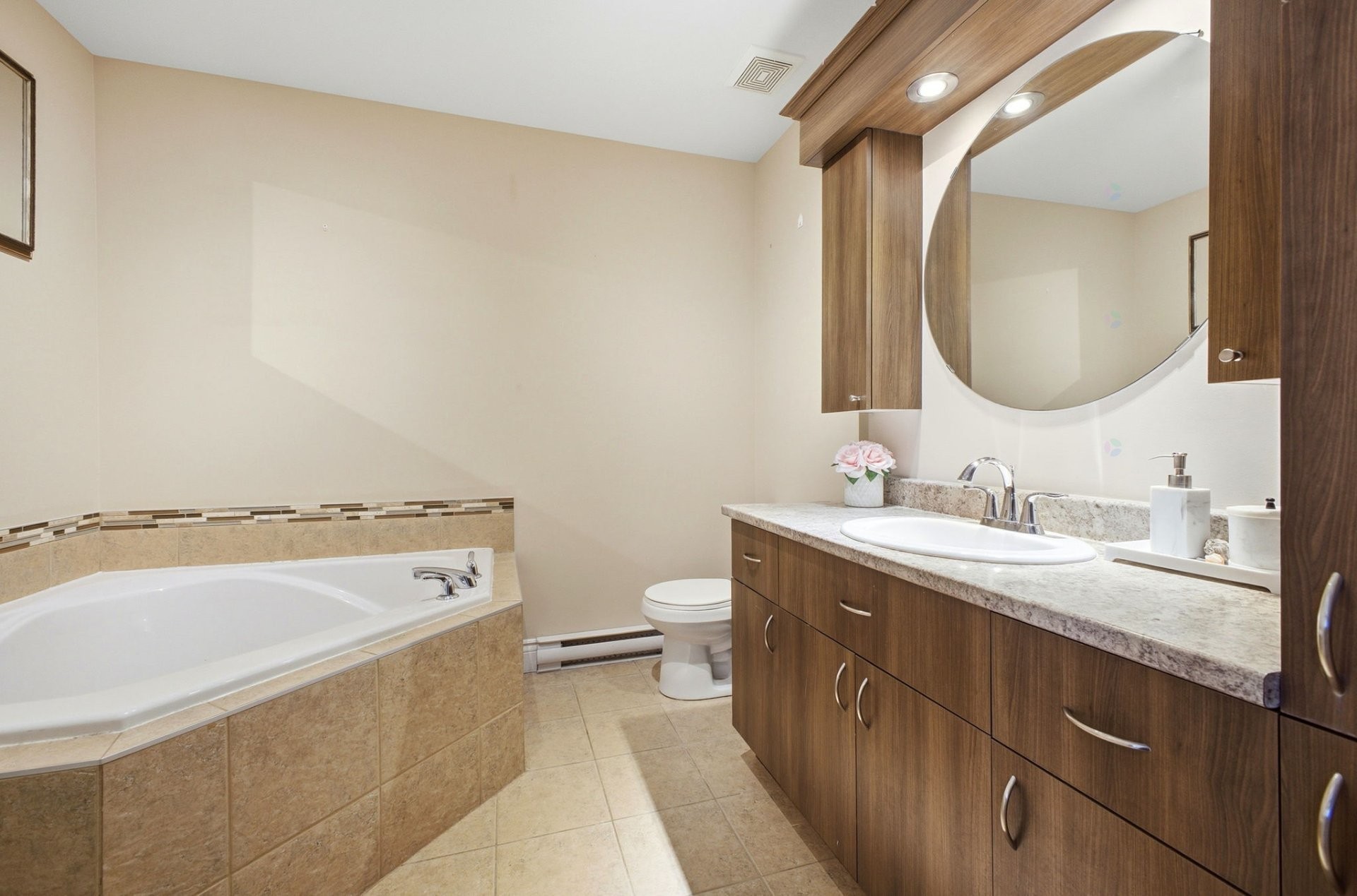 









836


Boul. Maloney E.

, 4,
Gatineau (Gatineau),




QC
J8P1H1

