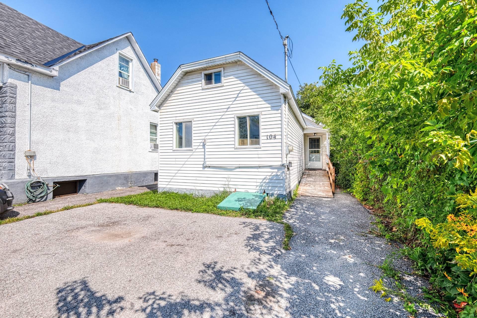 









104


Rue Jeanne-d'Arc

,
Gatineau (Hull),




QC
J8Y2H7

