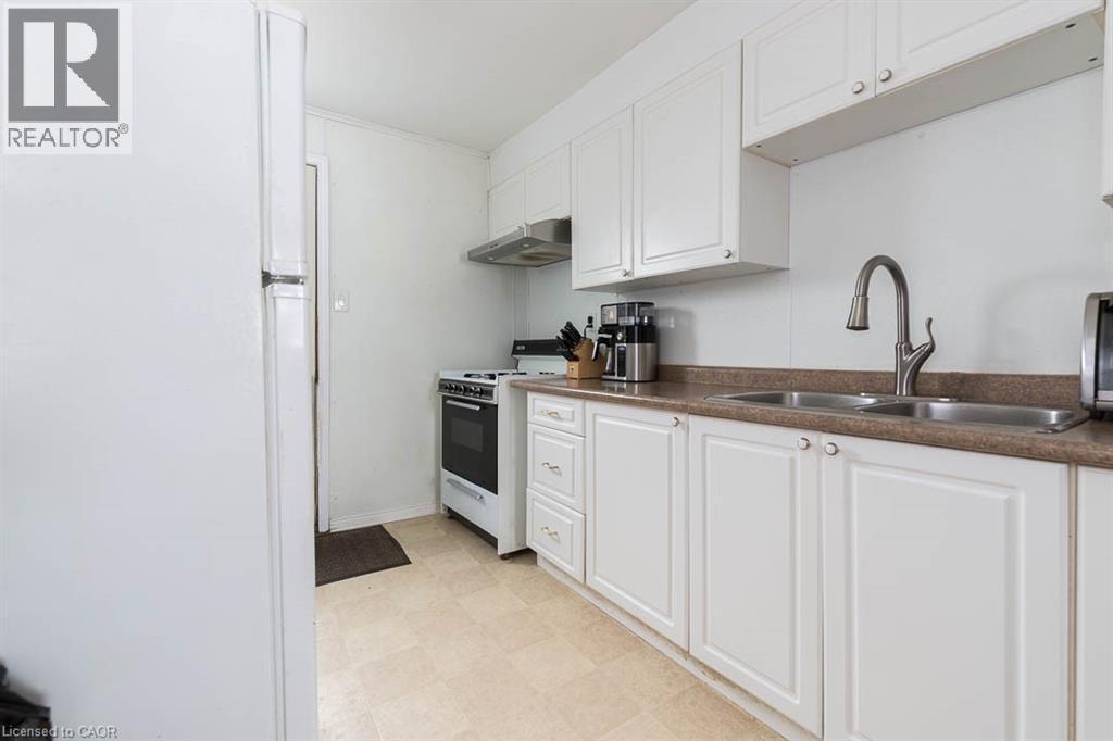 












341 CORVETTE Street

,
Welland,




Ontario
L3B4S5

