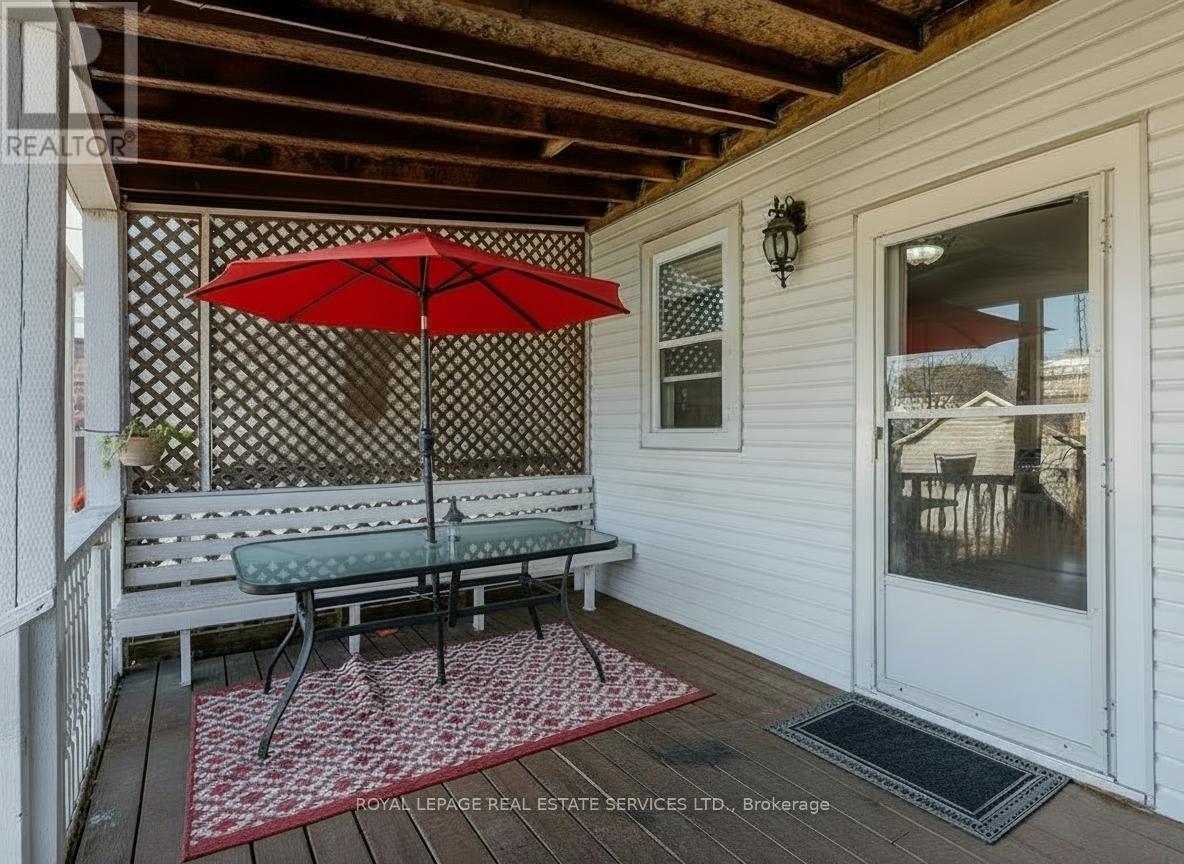 












43 ROSEMONT AVENUE

,
Hamilton,




Ontario
L8L2M4

