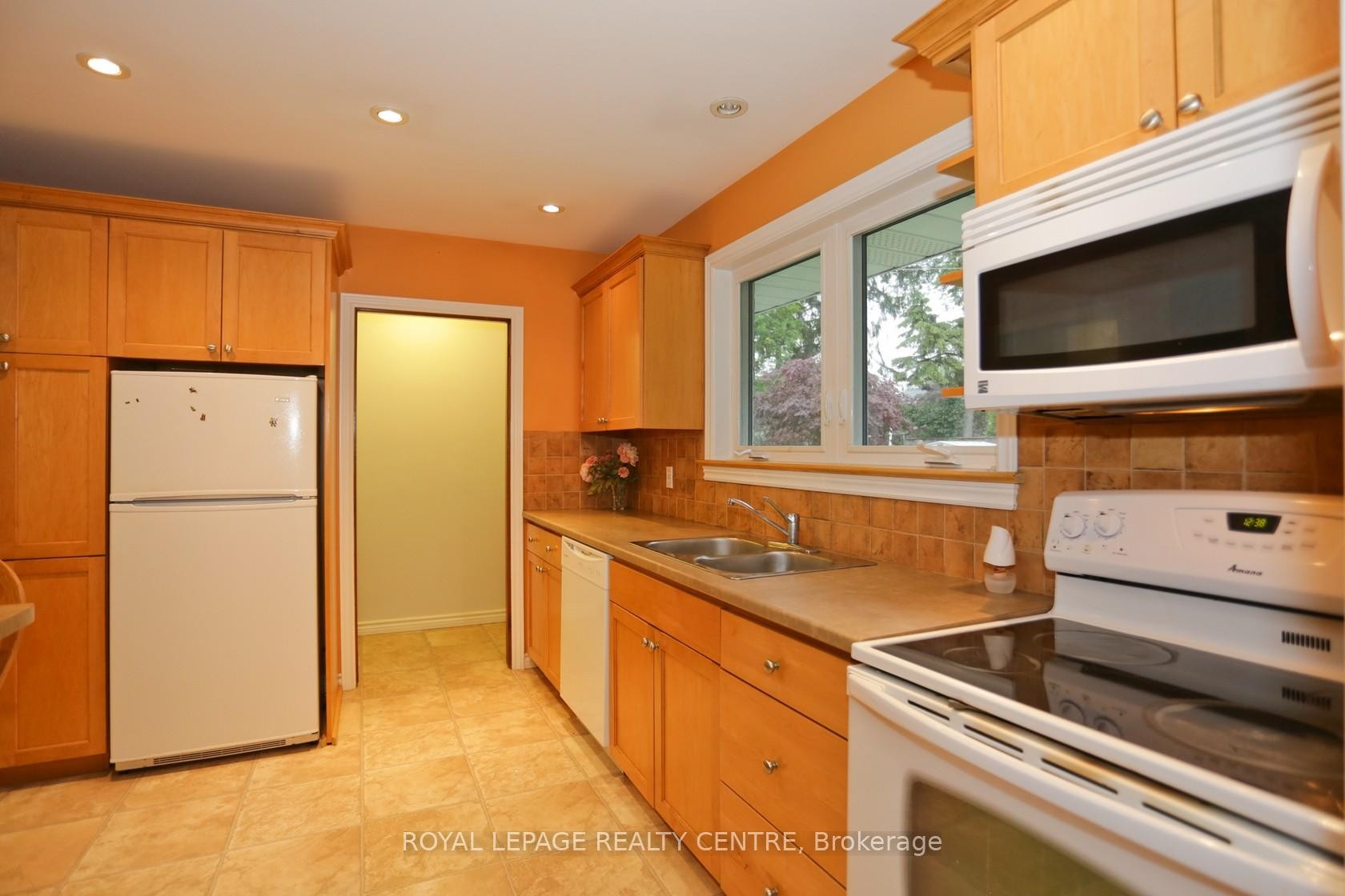 









2341


Genevieve

Drive,
Mississauga,




ON
L5A 2M2

