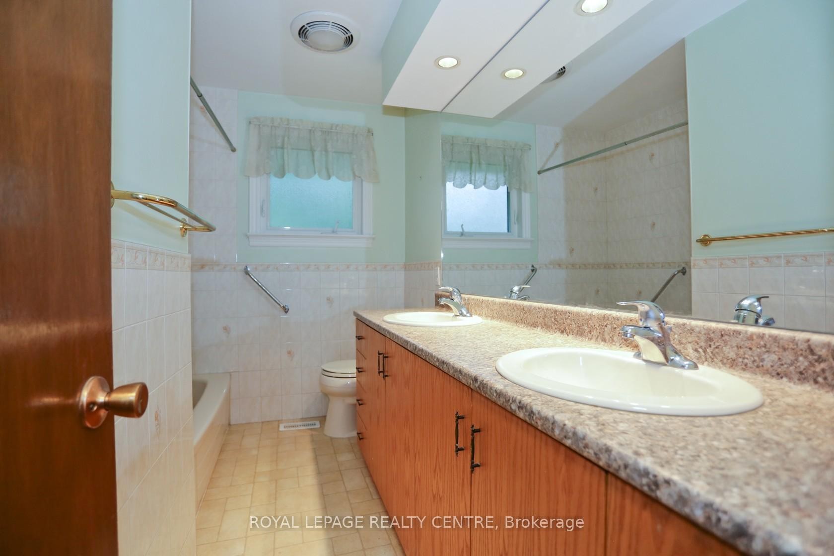 









2341


Genevieve

Drive,
Mississauga,




ON
L5A 2M2

