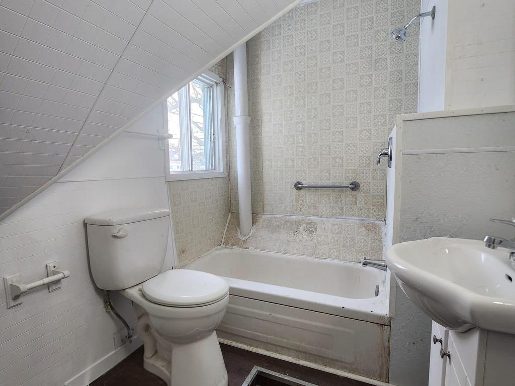 












25 Sixth Street

,
Glace Bay,




NS
B1A 4J8

