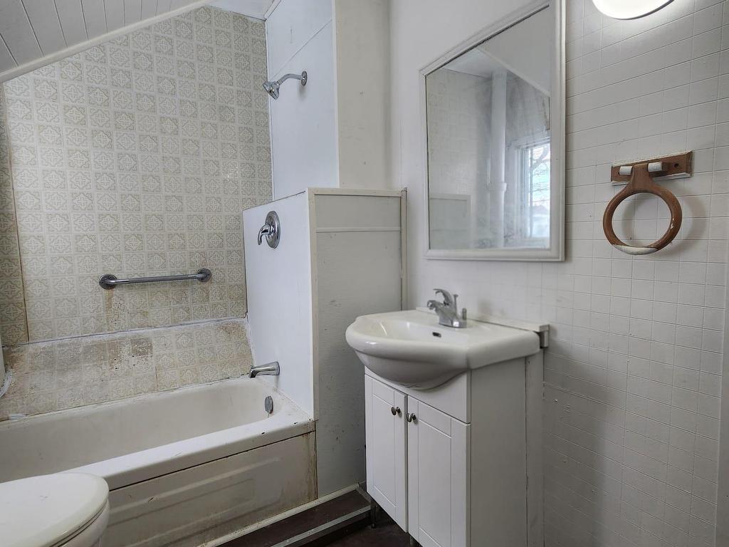 












25 Sixth Street

,
Glace Bay,




NS
B1A 4J8

