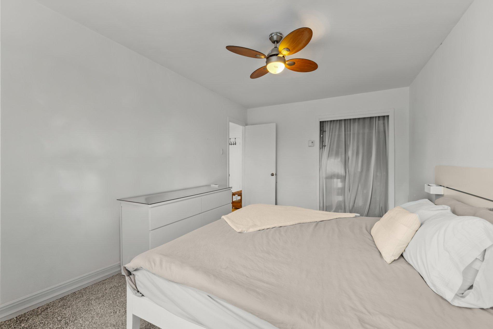 









661

 - 663A


81e Avenue

,
Laval (Chomedey),




QC
H7V3M5

