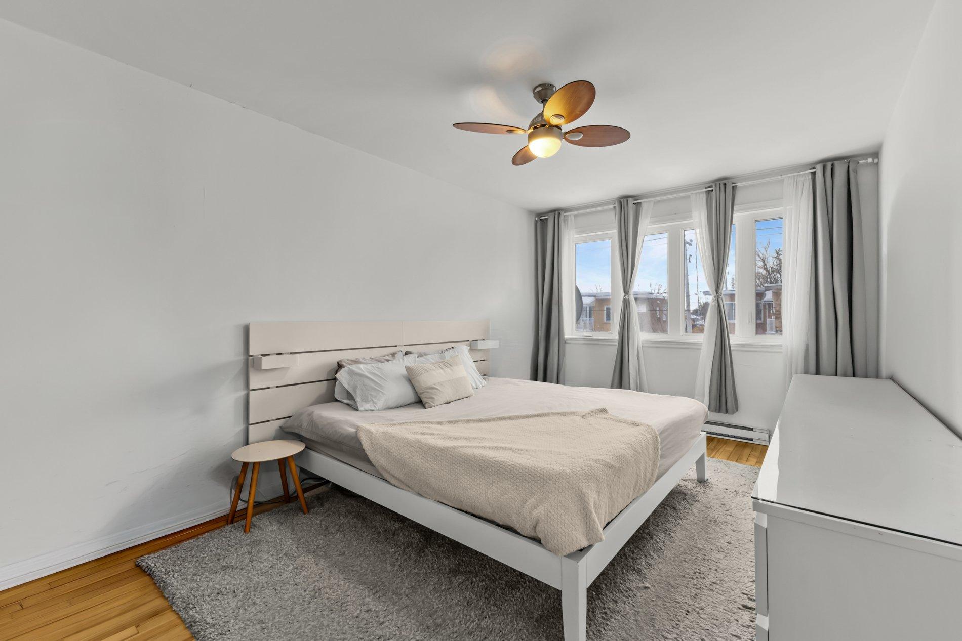 









661

 - 663A


81e Avenue

,
Laval (Chomedey),




QC
H7V3M5

