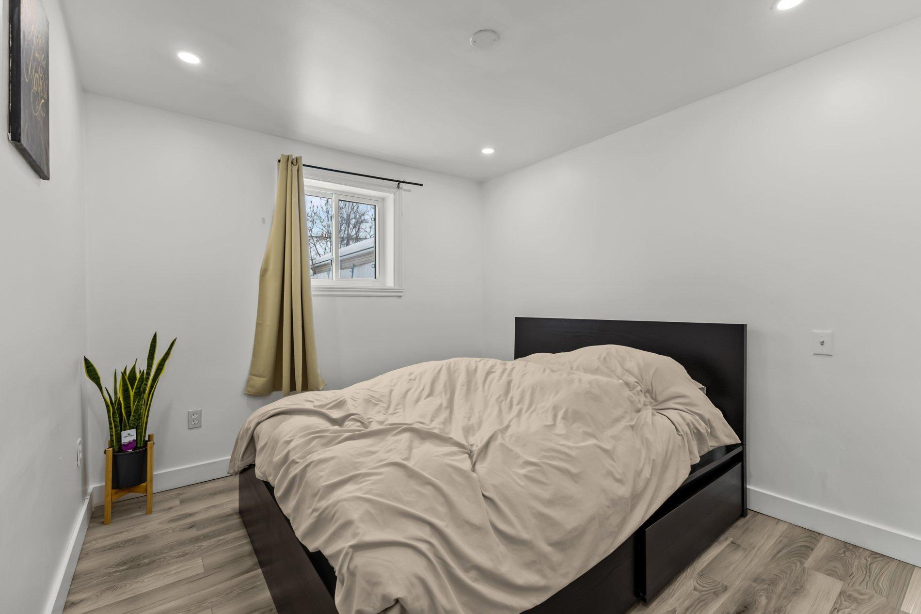 









661

 - 663A


81e Avenue

,
Laval (Chomedey),




QC
H7V3M5

