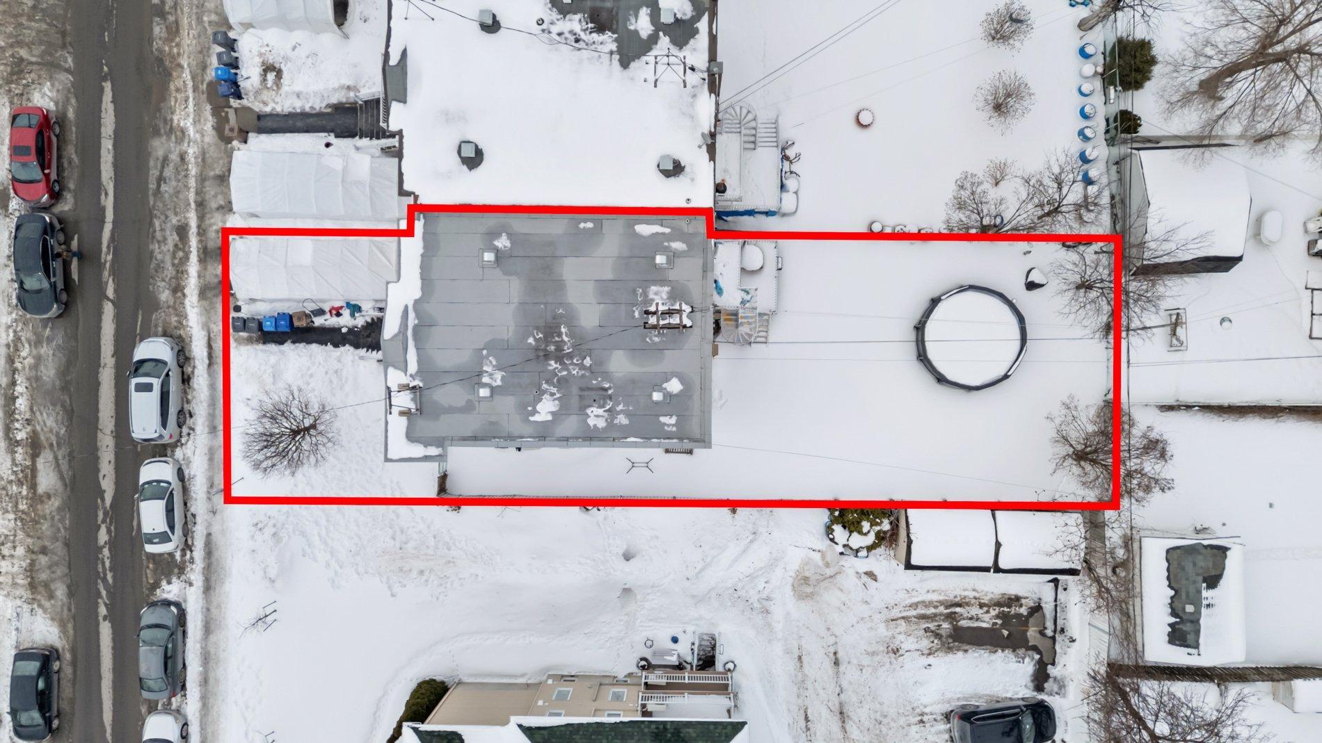 









661

 - 663A


81e Avenue

,
Laval (Chomedey),




QC
H7V3M5

