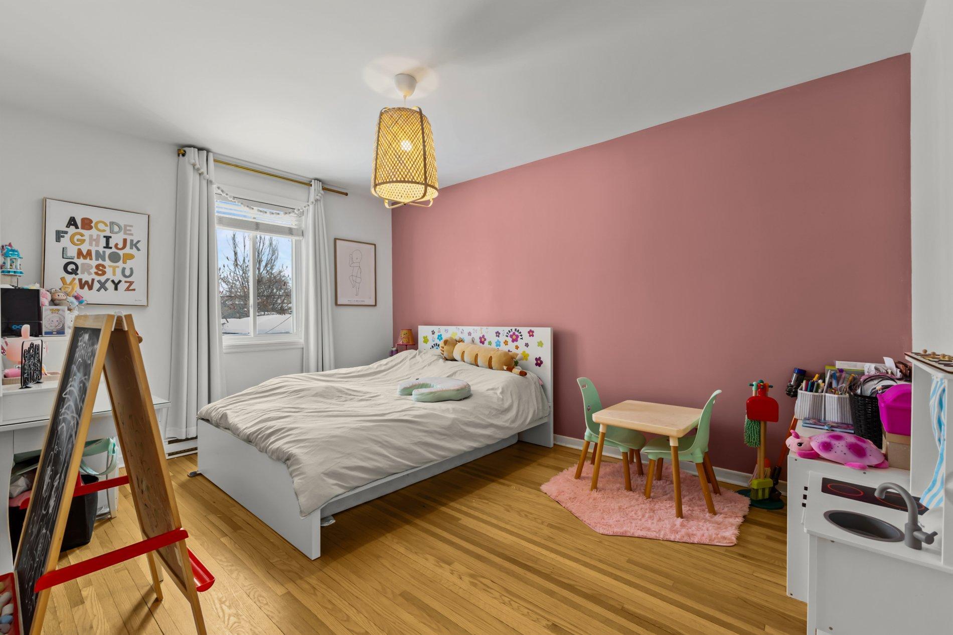 









661

 - 663A


81e Avenue

,
Laval (Chomedey),




QC
H7V3M5

