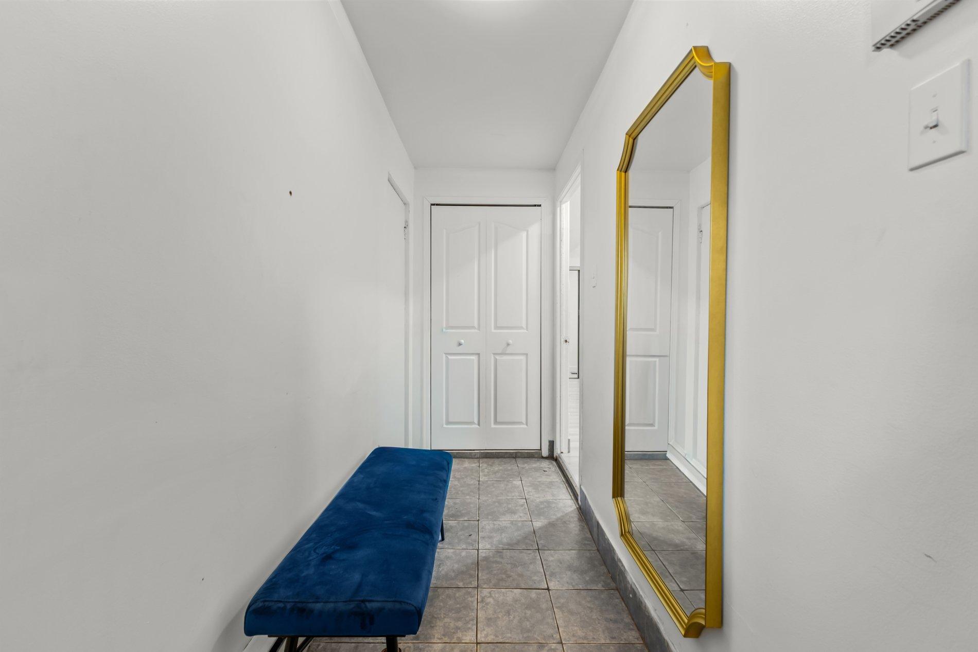 









661

 - 663A


81e Avenue

,
Laval (Chomedey),




QC
H7V3M5

