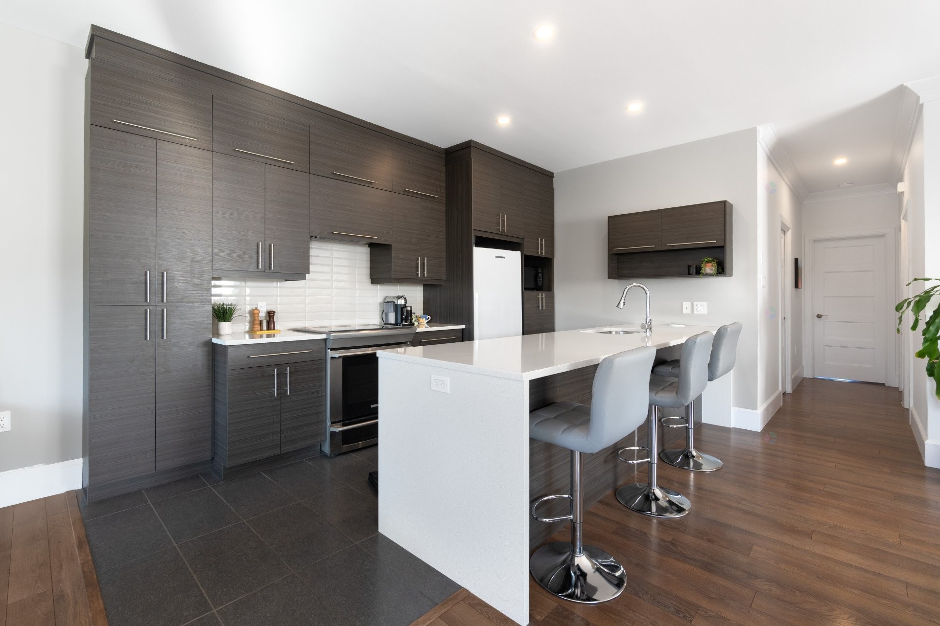 









1150


Rue Albert-Charpentier

, 203,
Sherbrooke (Les Nations),




QC
J1L0E3

