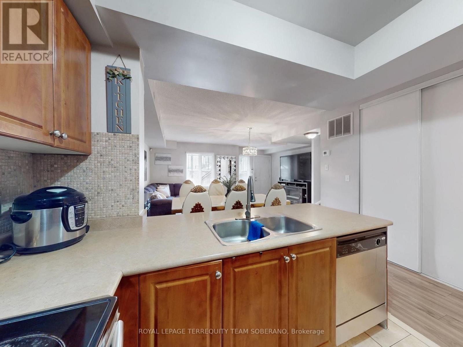 












1028 - 3039 FINCH AVENUE W

,
Toronto,




Ontario
M9M0A4

