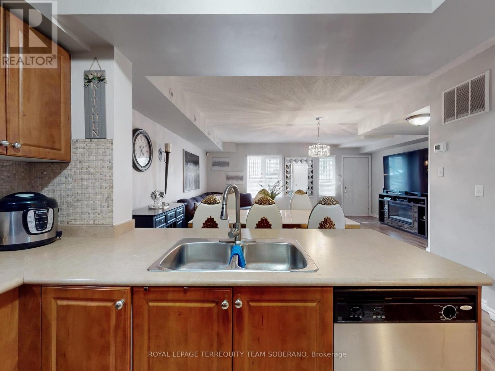 












1028 - 3039 FINCH AVENUE W

,
Toronto,




Ontario
M9M0A4

