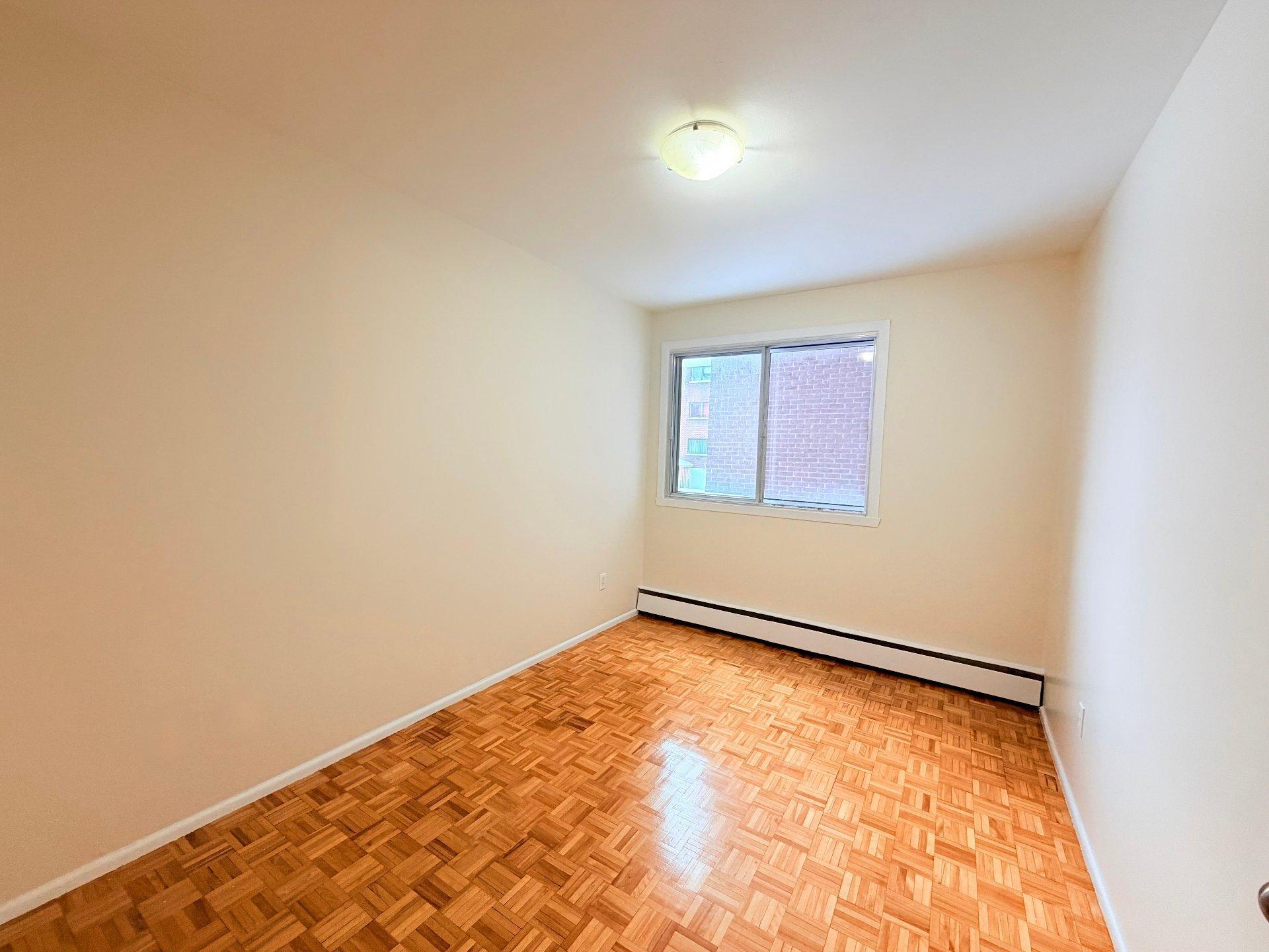 









12100


Boul. de Pierrefonds

, 101,
Montréal (Pierrefonds-Roxboro),




QC
H9A1A2

