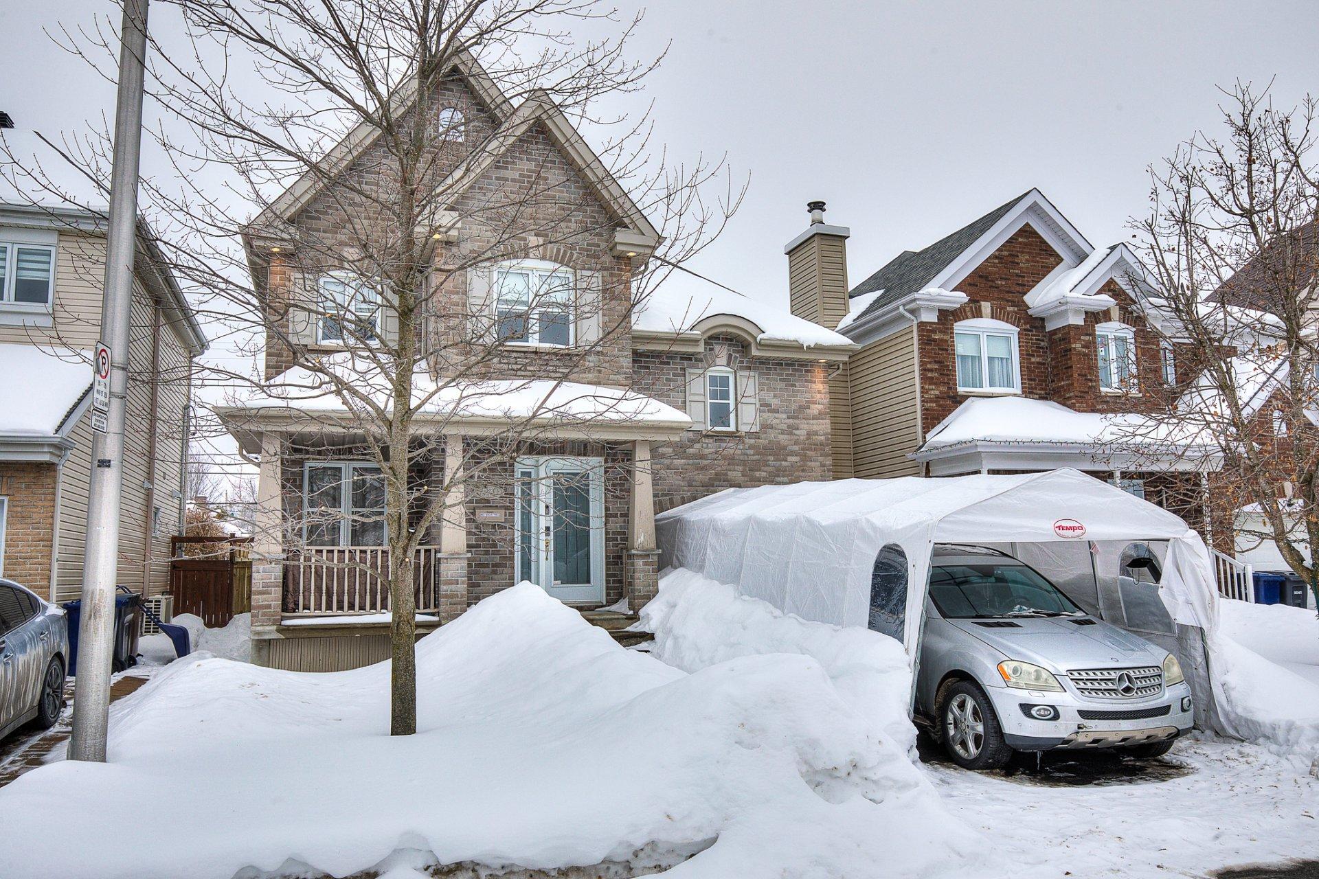 









1120


Rue des Chrysanthèmes

,
Laval (Sainte-Dorothée),




QC
H7X4B7

