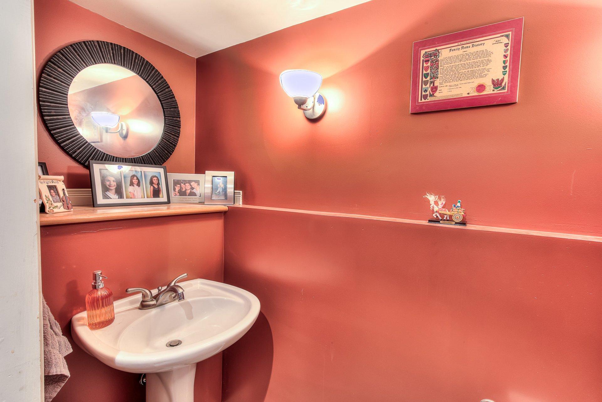 









1120


Rue des Chrysanthèmes

,
Laval (Sainte-Dorothée),




QC
H7X4B7

