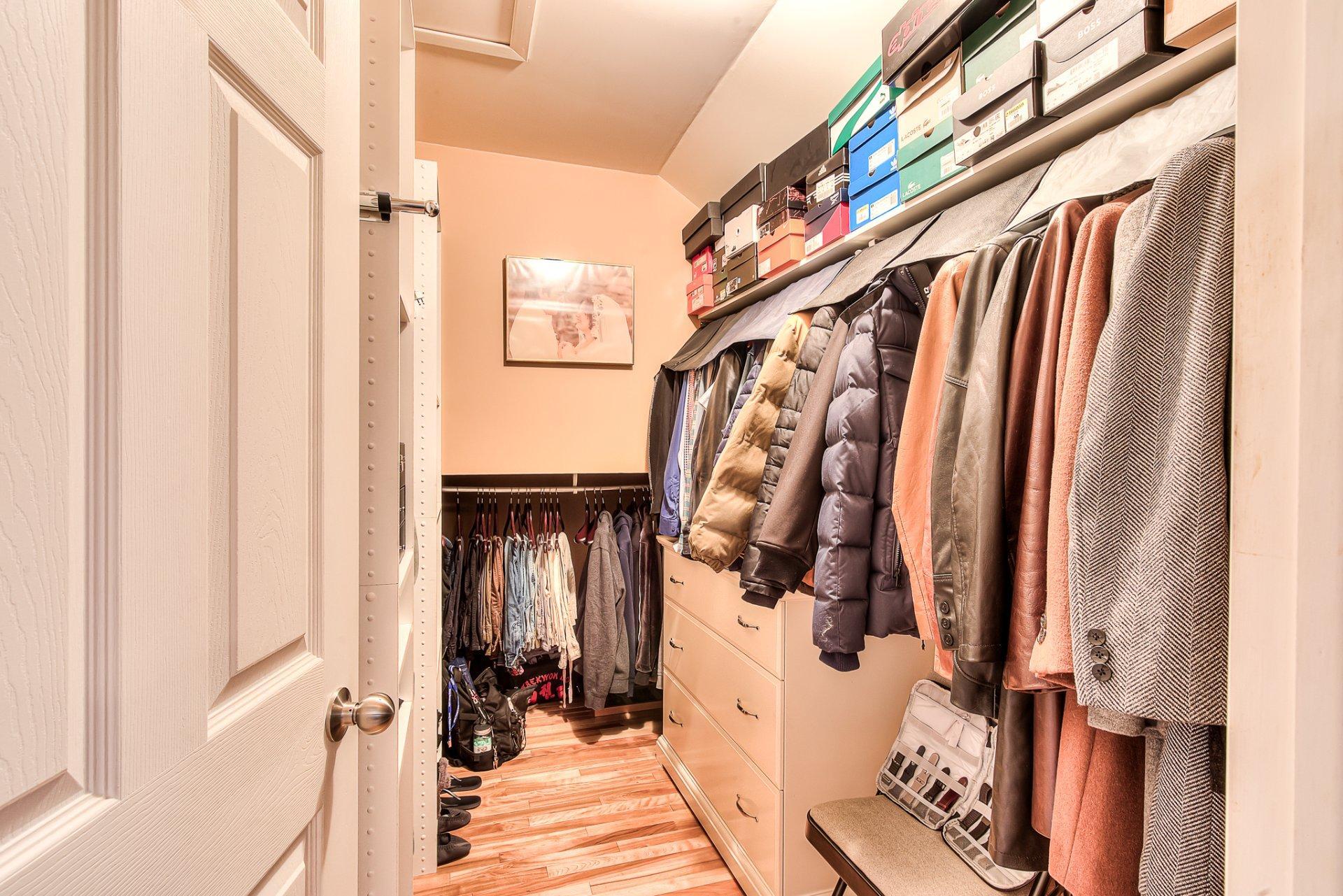 









1120


Rue des Chrysanthèmes

,
Laval (Sainte-Dorothée),




QC
H7X4B7

