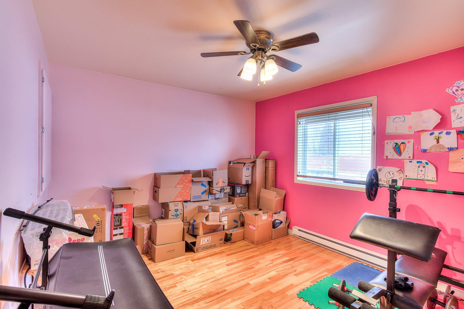 









1120


Rue des Chrysanthèmes

,
Laval (Sainte-Dorothée),




QC
H7X4B7

