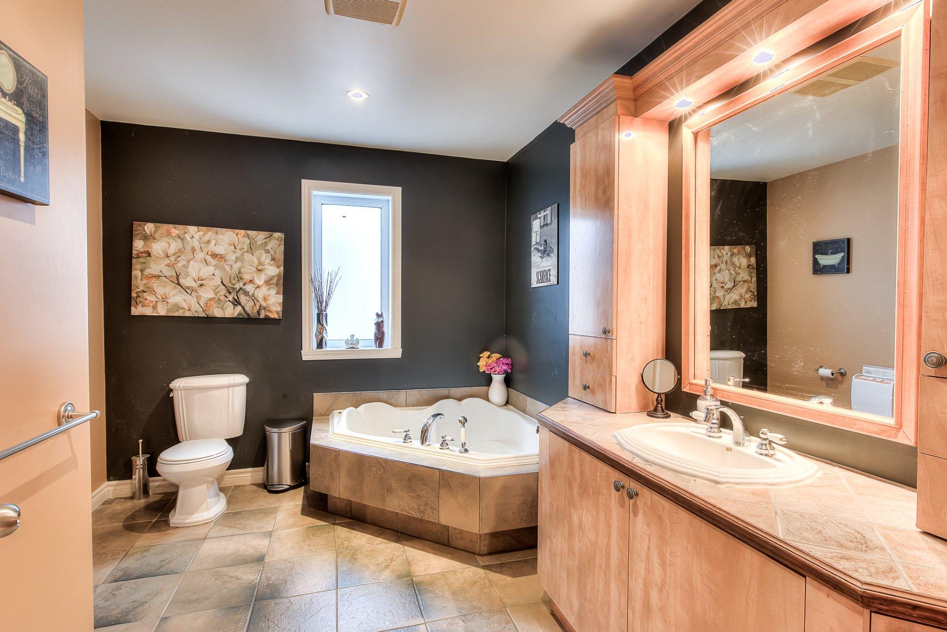 









1120


Rue des Chrysanthèmes

,
Laval (Sainte-Dorothée),




QC
H7X4B7

