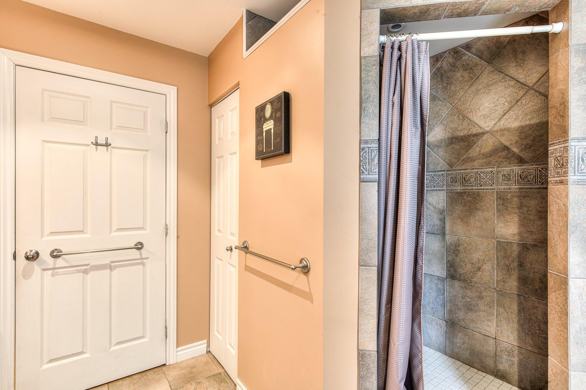 









1120


Rue des Chrysanthèmes

,
Laval (Sainte-Dorothée),




QC
H7X4B7

