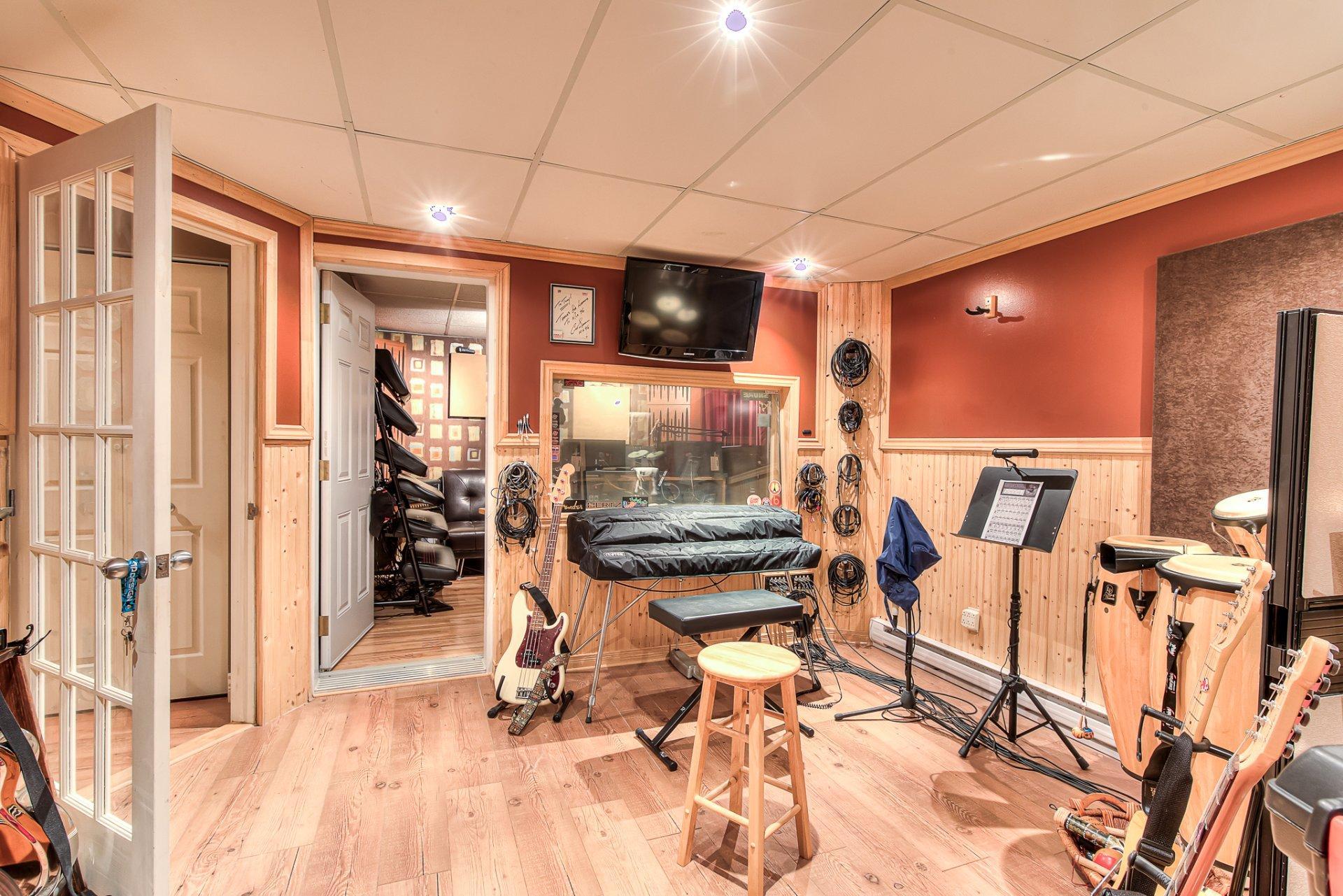 









1120


Rue des Chrysanthèmes

,
Laval (Sainte-Dorothée),




QC
H7X4B7

