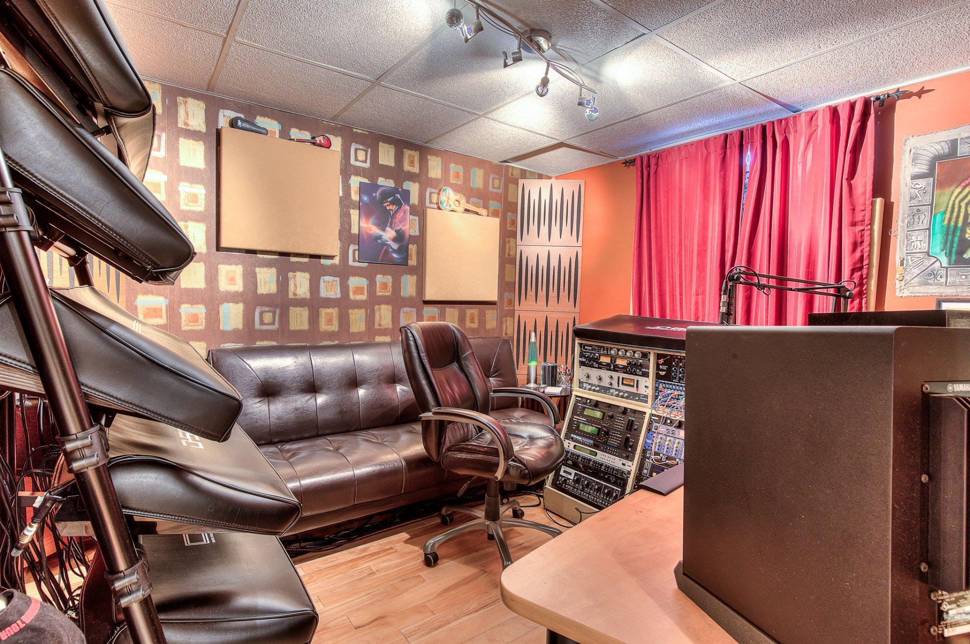 









1120


Rue des Chrysanthèmes

,
Laval (Sainte-Dorothée),




QC
H7X4B7

