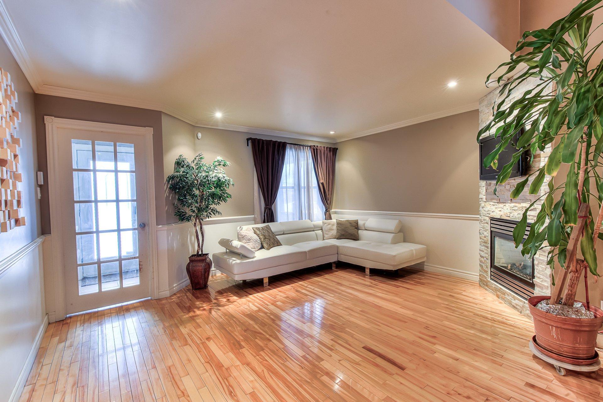 









1120


Rue des Chrysanthèmes

,
Laval (Sainte-Dorothée),




QC
H7X4B7

