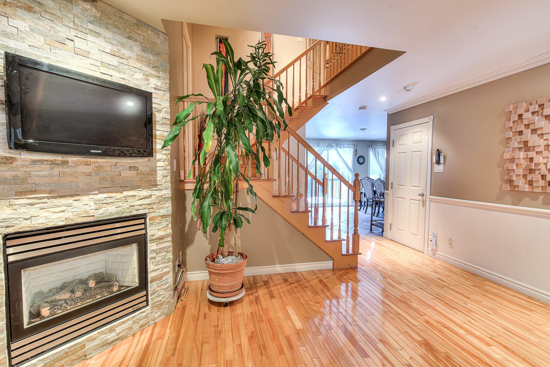 









1120


Rue des Chrysanthèmes

,
Laval (Sainte-Dorothée),




QC
H7X4B7

