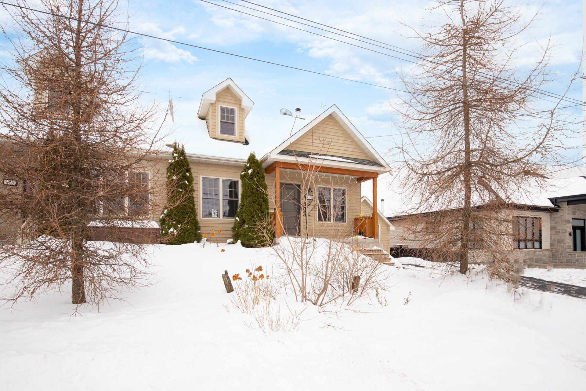 









191


25e Rue O.

, 2,
Venise-en-Québec,




QC
J0J2K0

