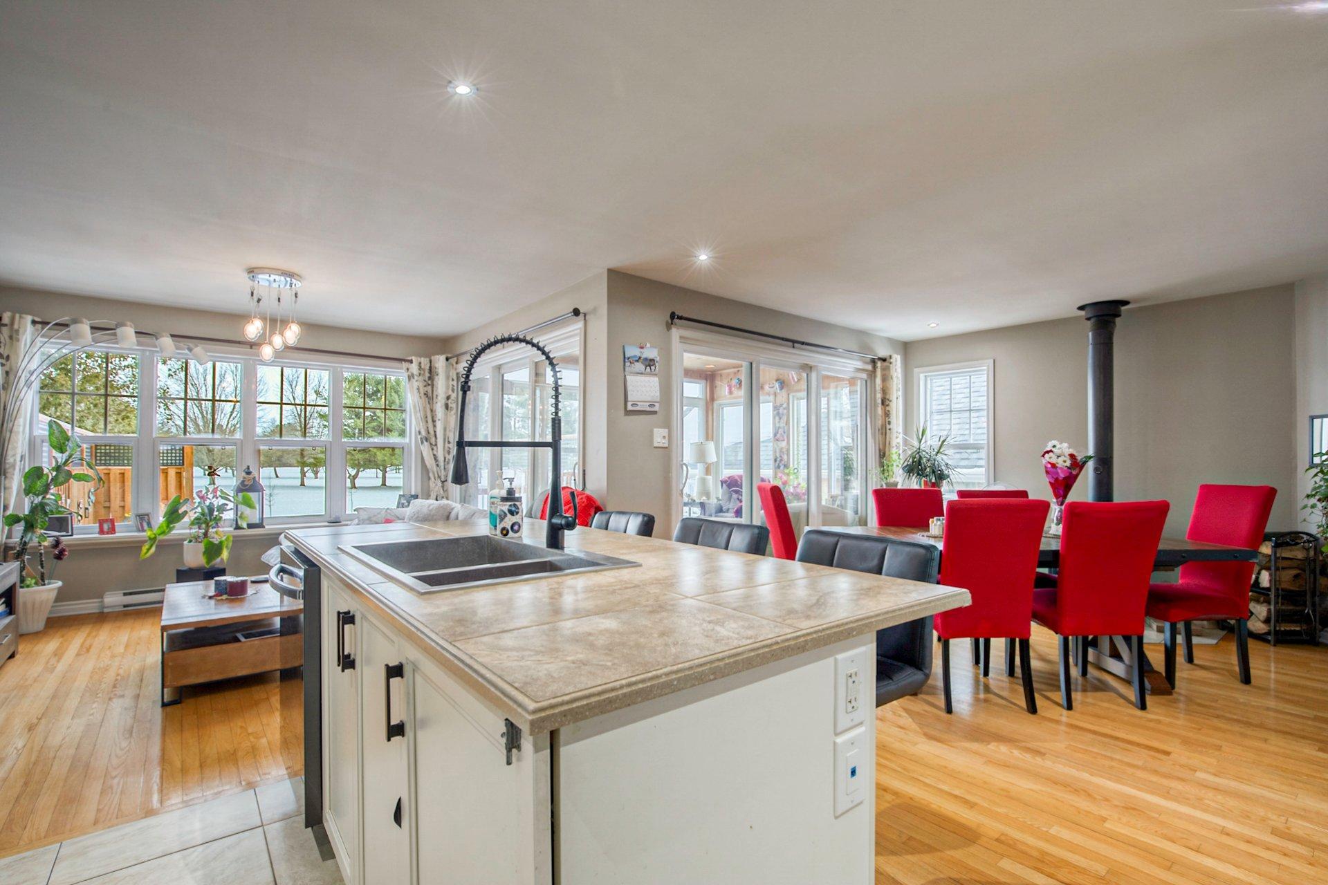 









191


25e Rue O.

, 2,
Venise-en-Québec,




QC
J0J2K0

