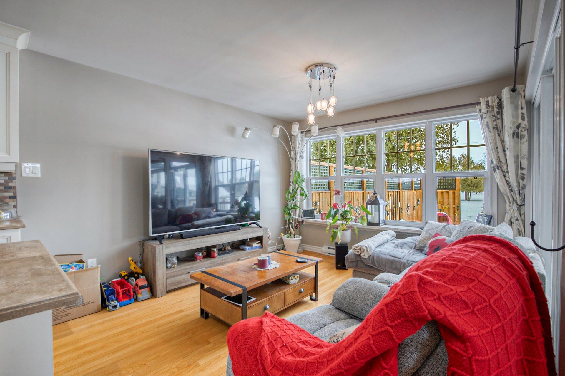 









191


25e Rue O.

, 2,
Venise-en-Québec,




QC
J0J2K0

