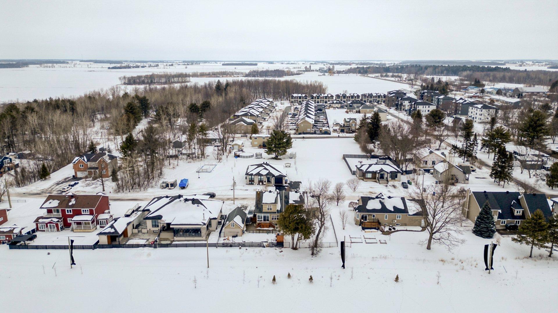 









191


25e Rue O.

, 2,
Venise-en-Québec,




QC
J0J2K0

