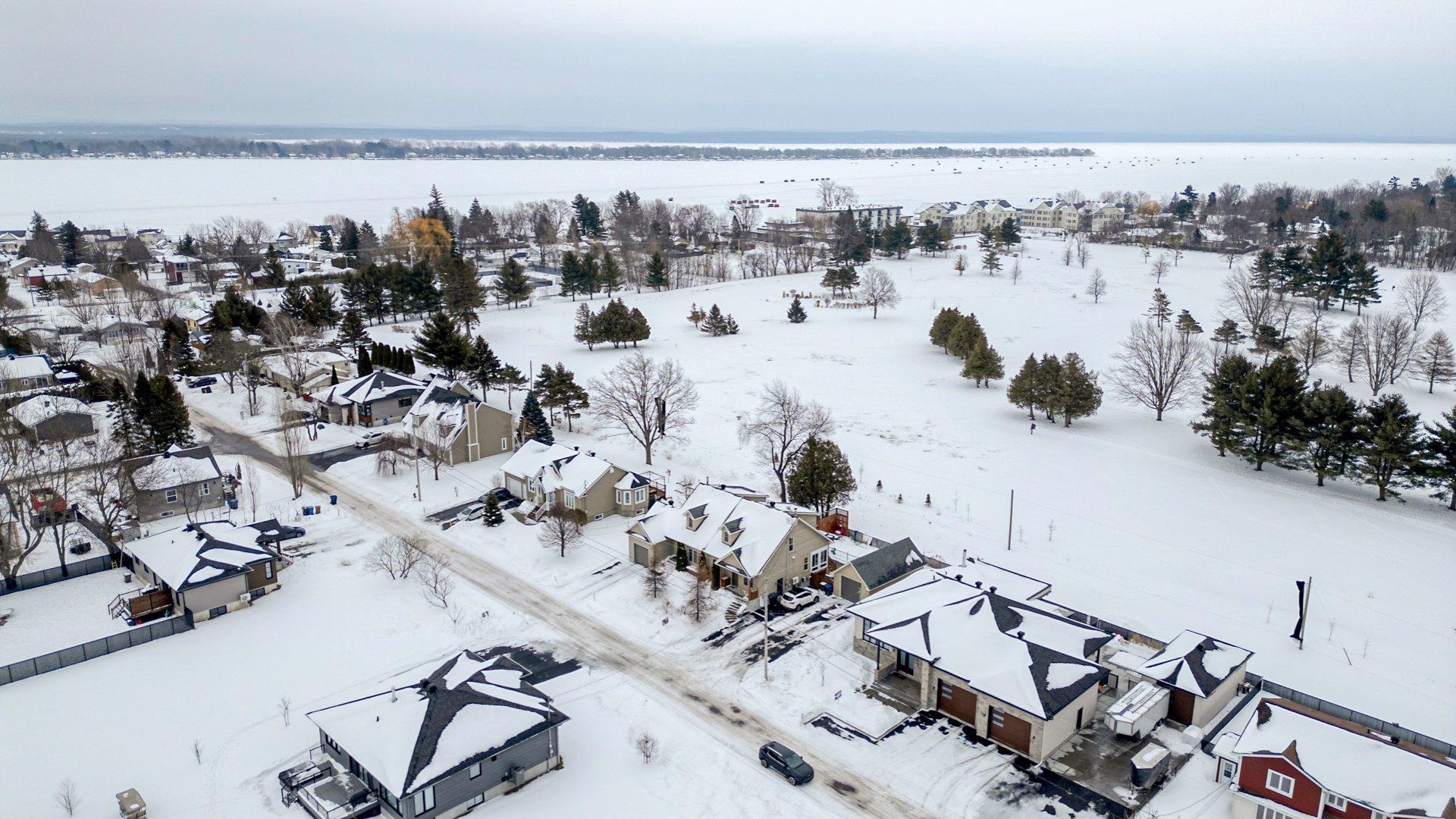 









191


25e Rue O.

, 2,
Venise-en-Québec,




QC
J0J2K0

