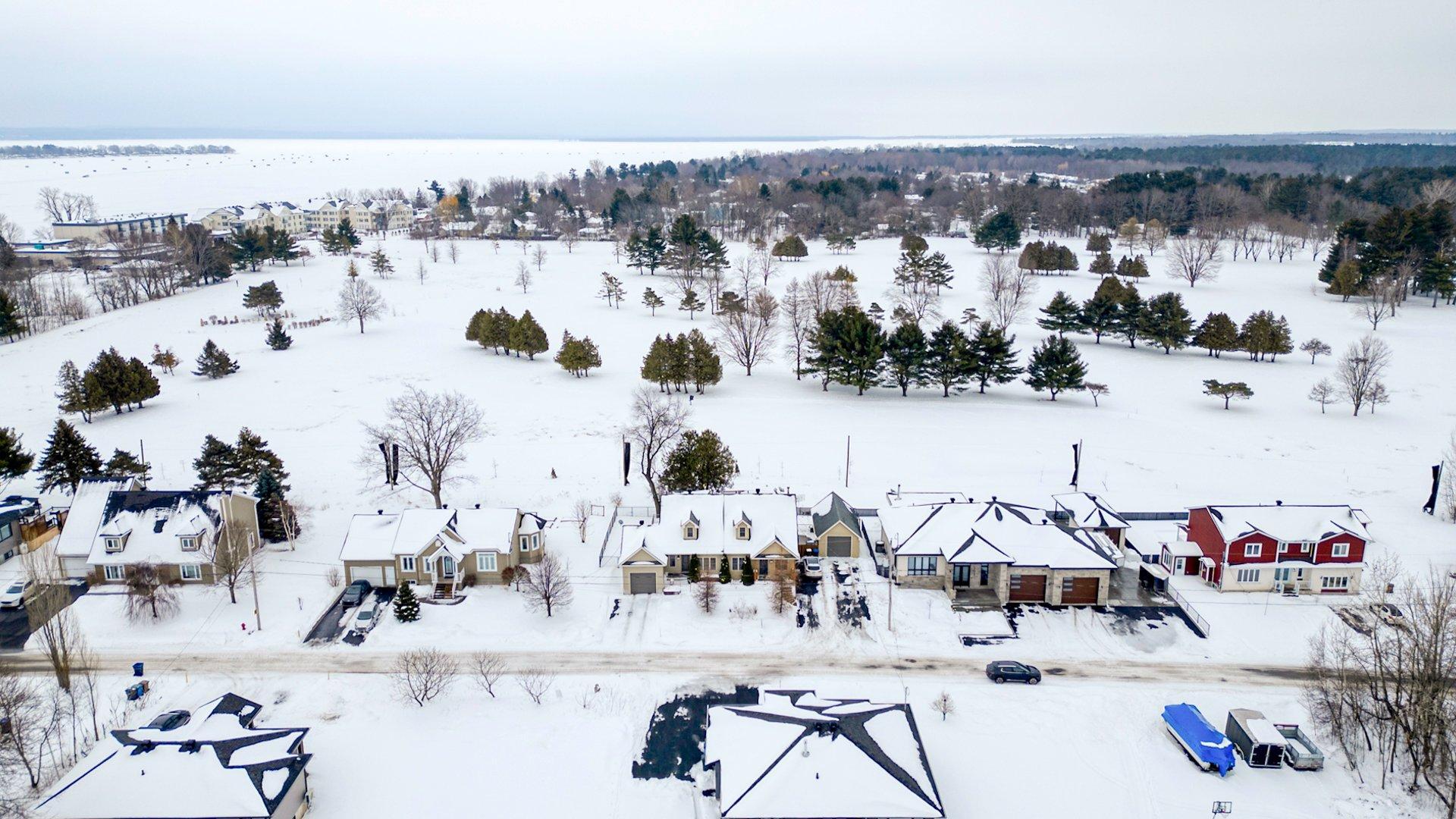 









191


25e Rue O.

, 2,
Venise-en-Québec,




QC
J0J2K0

