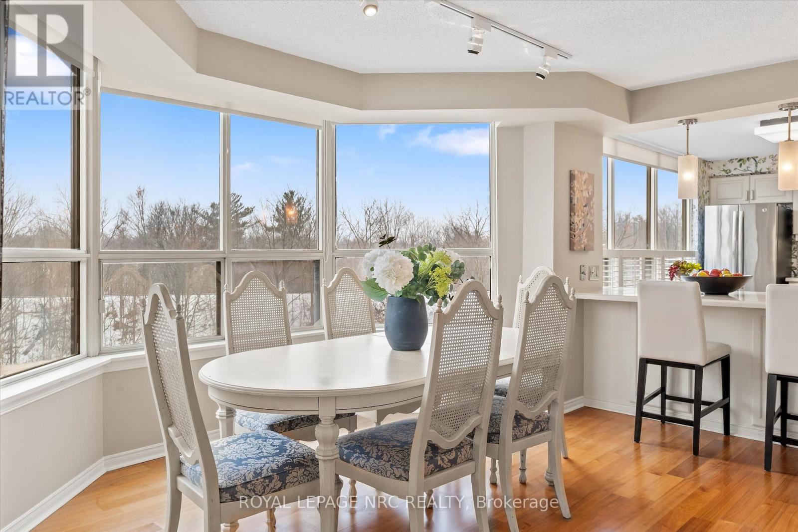 












303 - 3 TOWERING HTS BOULEVARD

,
St. Catharines (Glendale/Glenridge),




Ontario
L2T4A4

