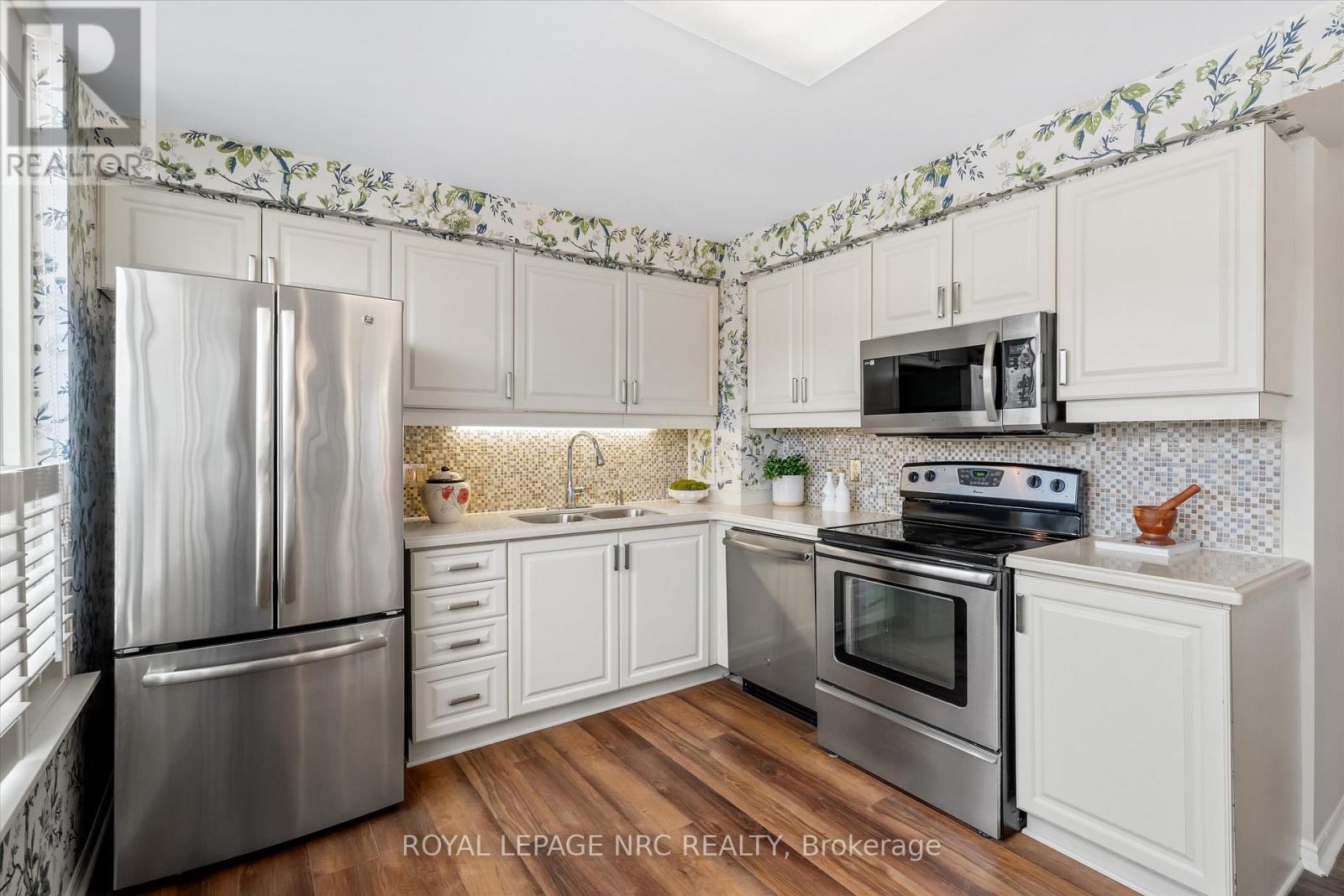 












303 - 3 TOWERING HTS BOULEVARD

,
St. Catharines (Glendale/Glenridge),




Ontario
L2T4A4

