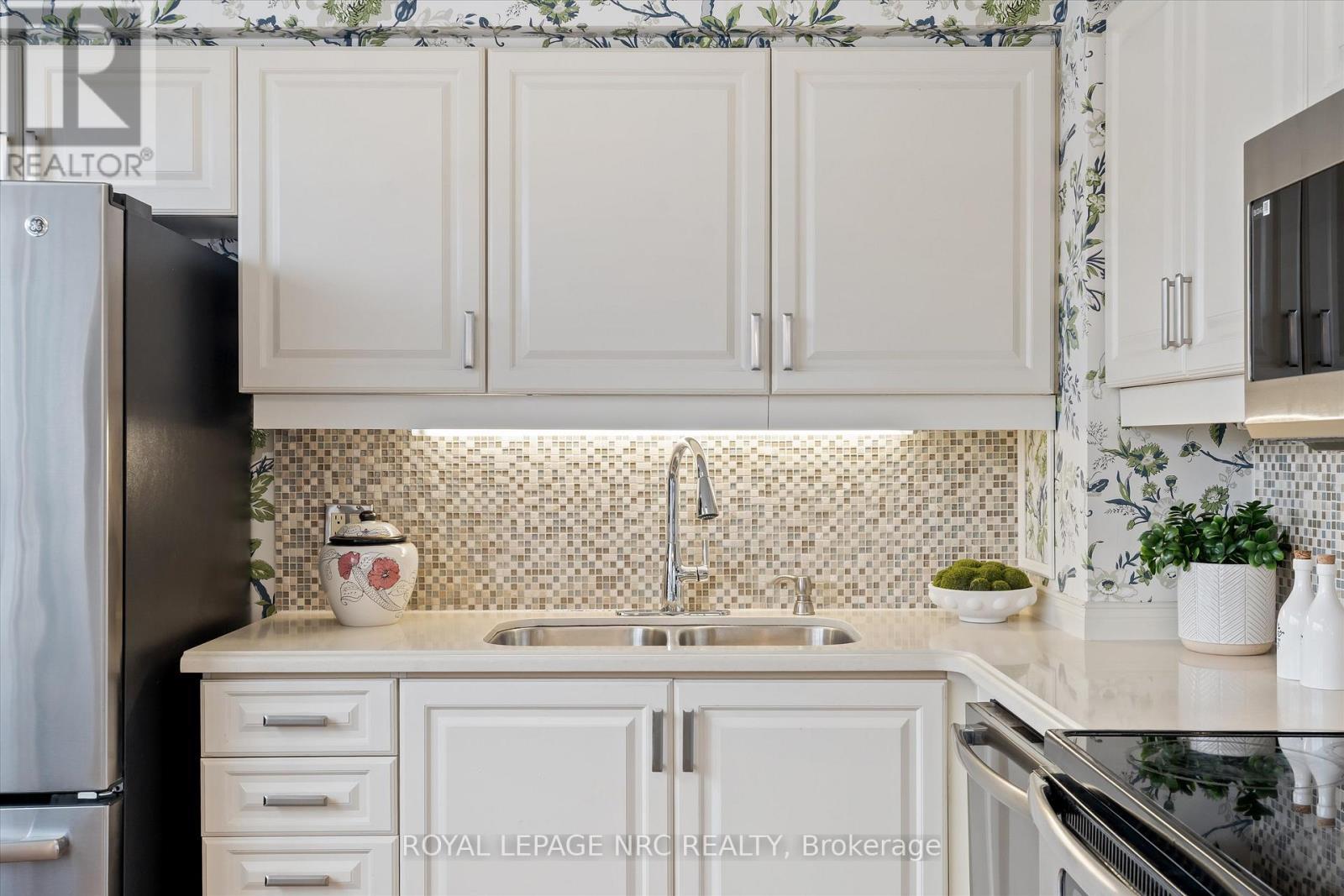 












303 - 3 TOWERING HTS BOULEVARD

,
St. Catharines (Glendale/Glenridge),




Ontario
L2T4A4

