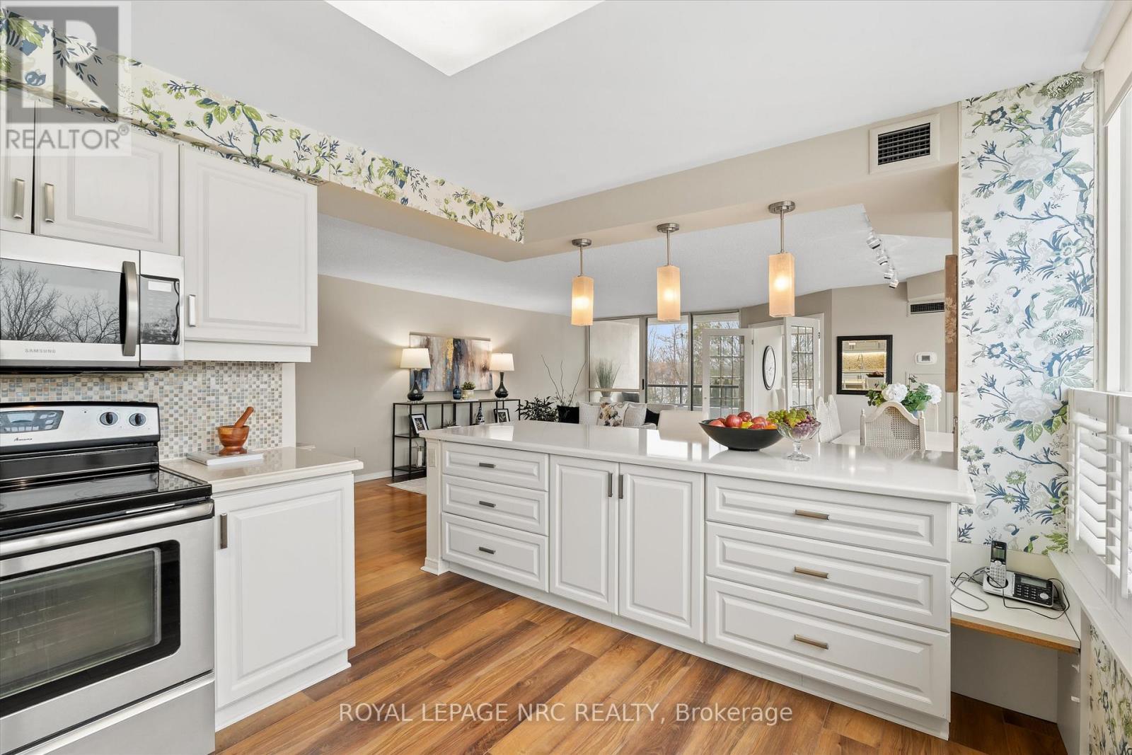 












303 - 3 TOWERING HTS BOULEVARD

,
St. Catharines (Glendale/Glenridge),




Ontario
L2T4A4

