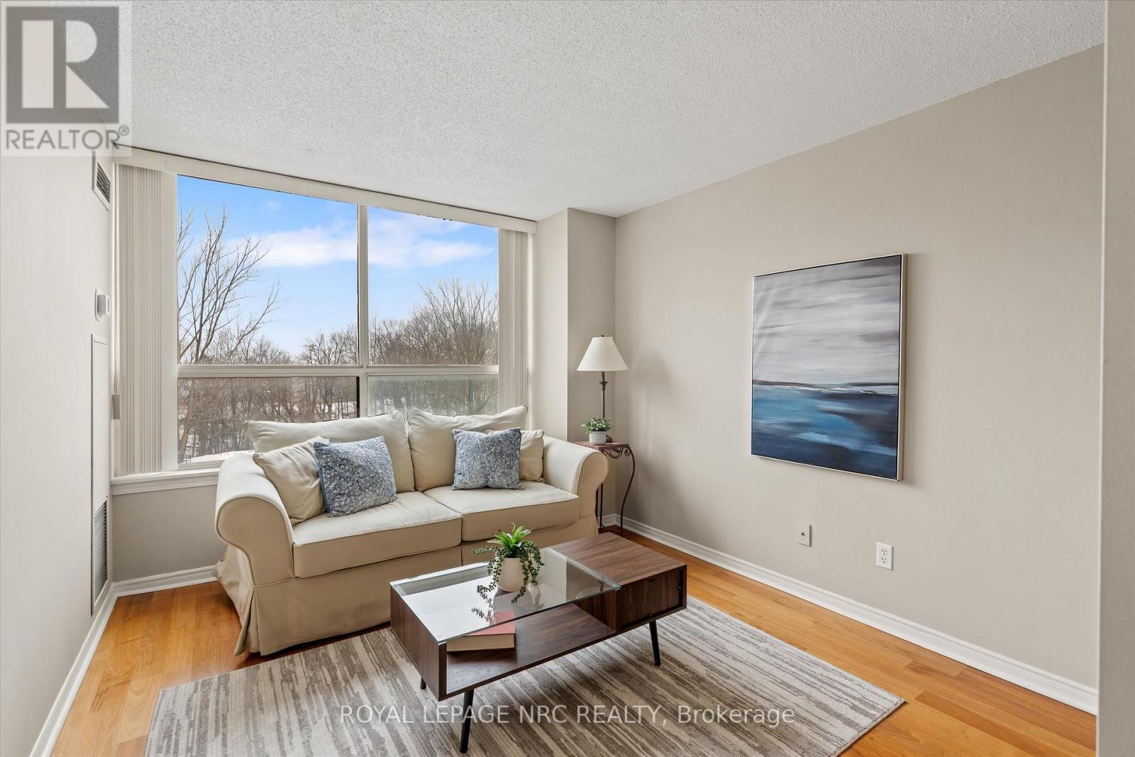 












303 - 3 TOWERING HTS BOULEVARD

,
St. Catharines (Glendale/Glenridge),




Ontario
L2T4A4

