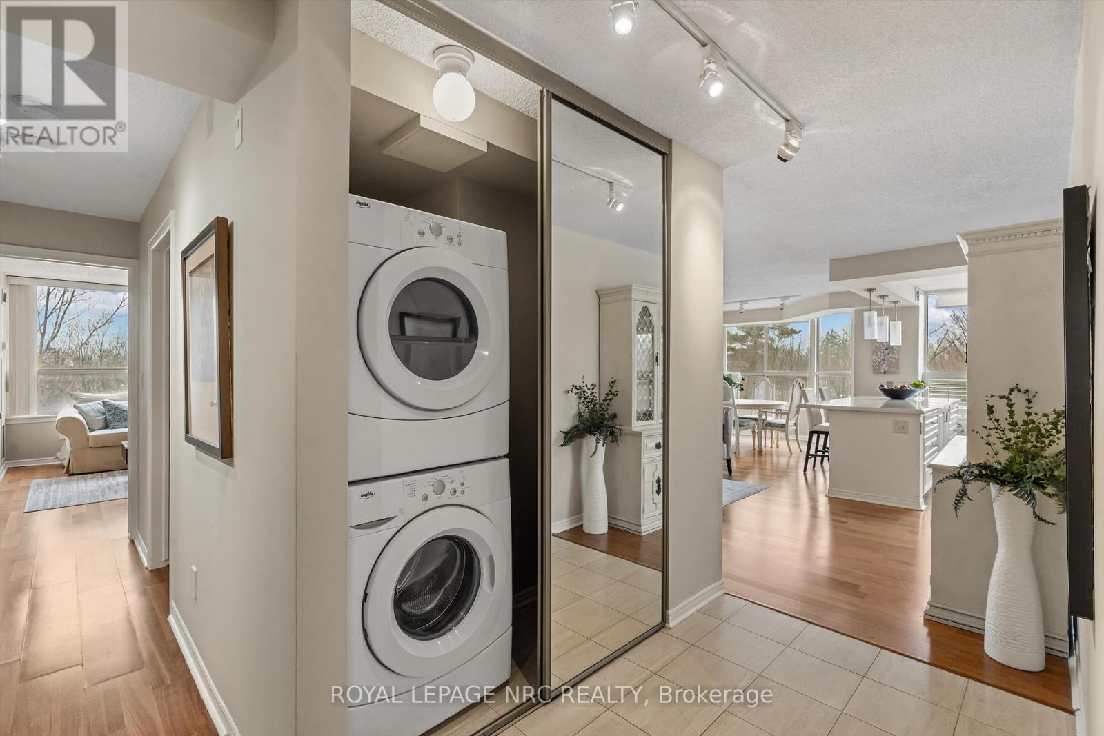 












303 - 3 TOWERING HTS BOULEVARD

,
St. Catharines (Glendale/Glenridge),




Ontario
L2T4A4

