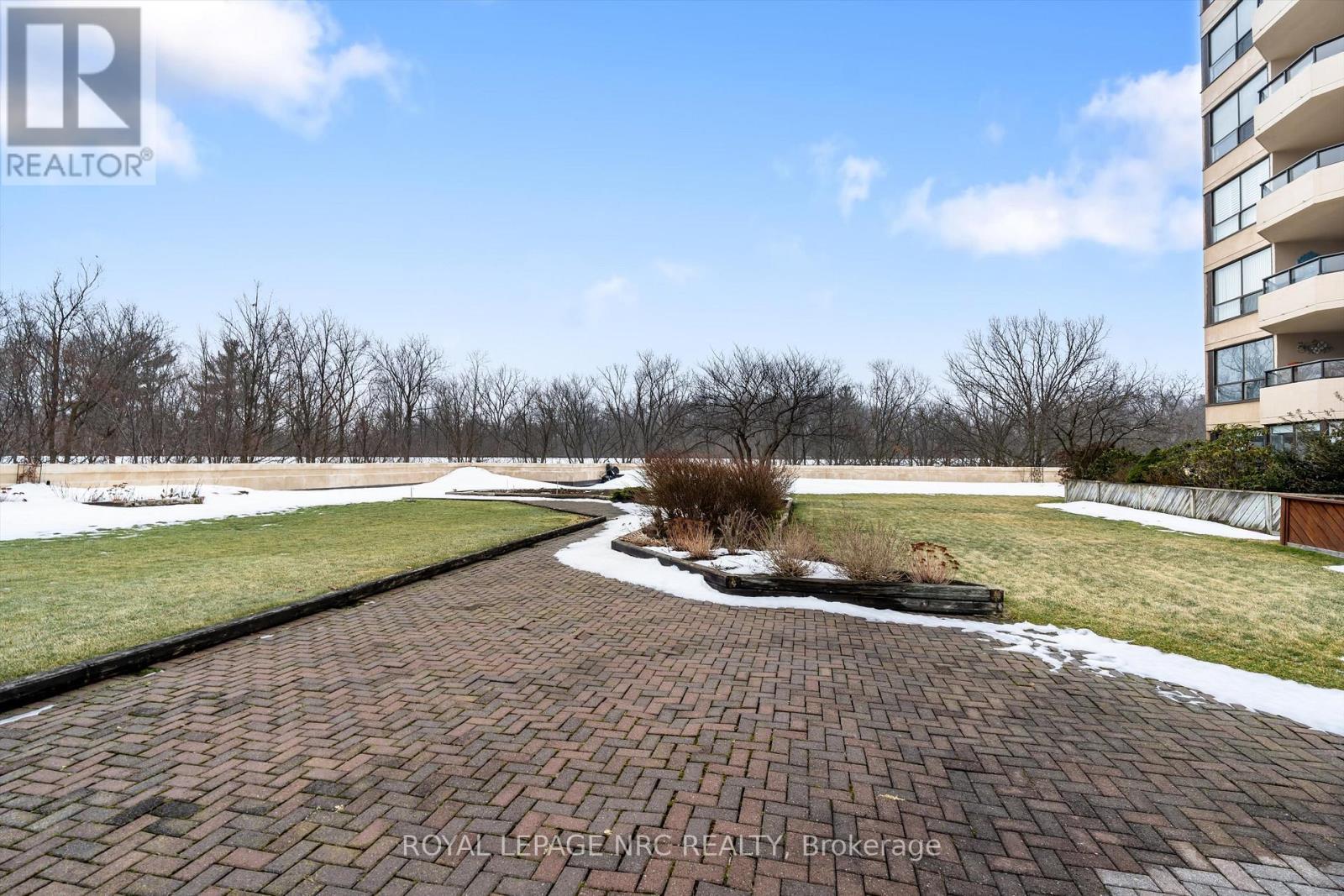 












303 - 3 TOWERING HTS BOULEVARD

,
St. Catharines (Glendale/Glenridge),




Ontario
L2T4A4

