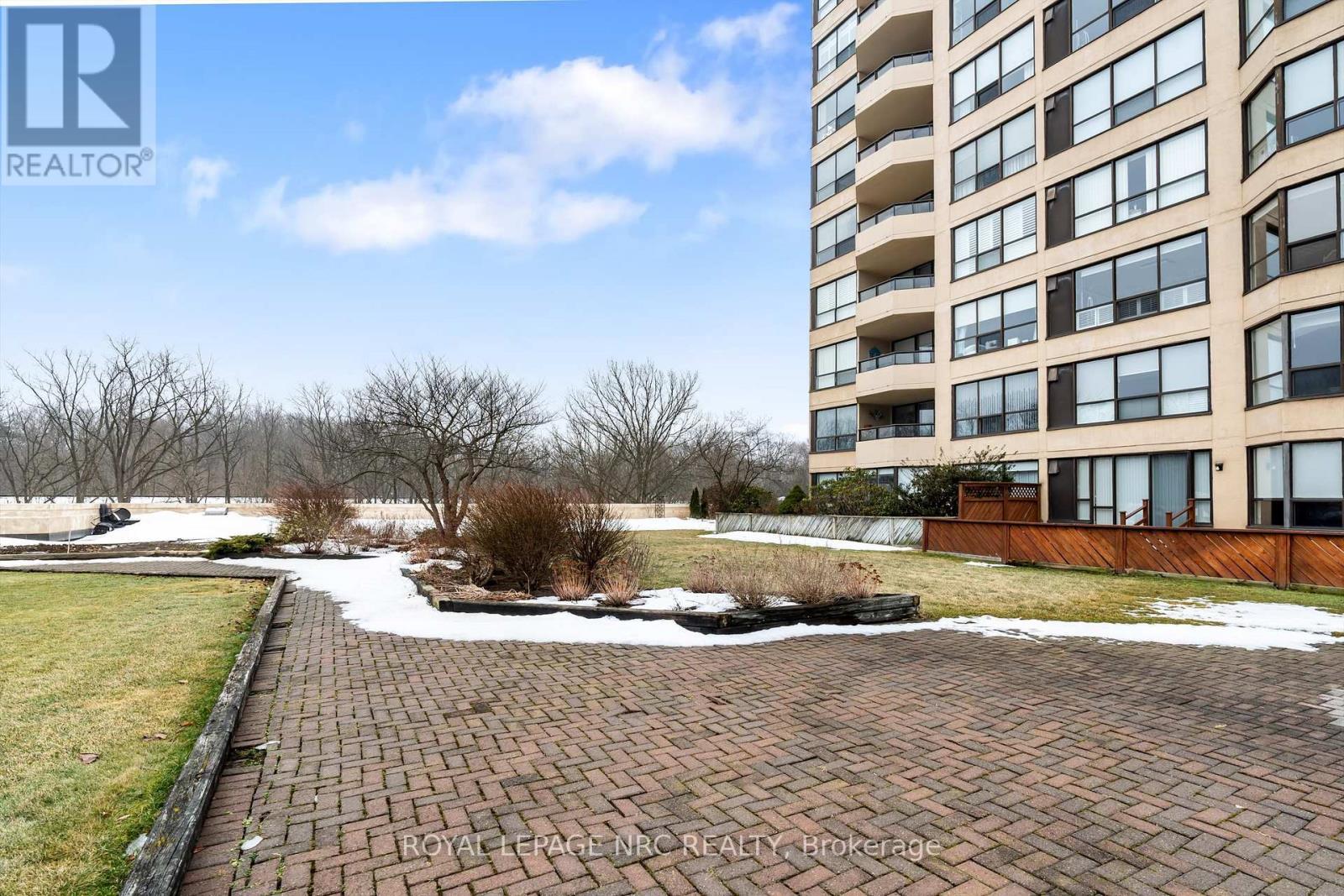 












303 - 3 TOWERING HTS BOULEVARD

,
St. Catharines (Glendale/Glenridge),




Ontario
L2T4A4

