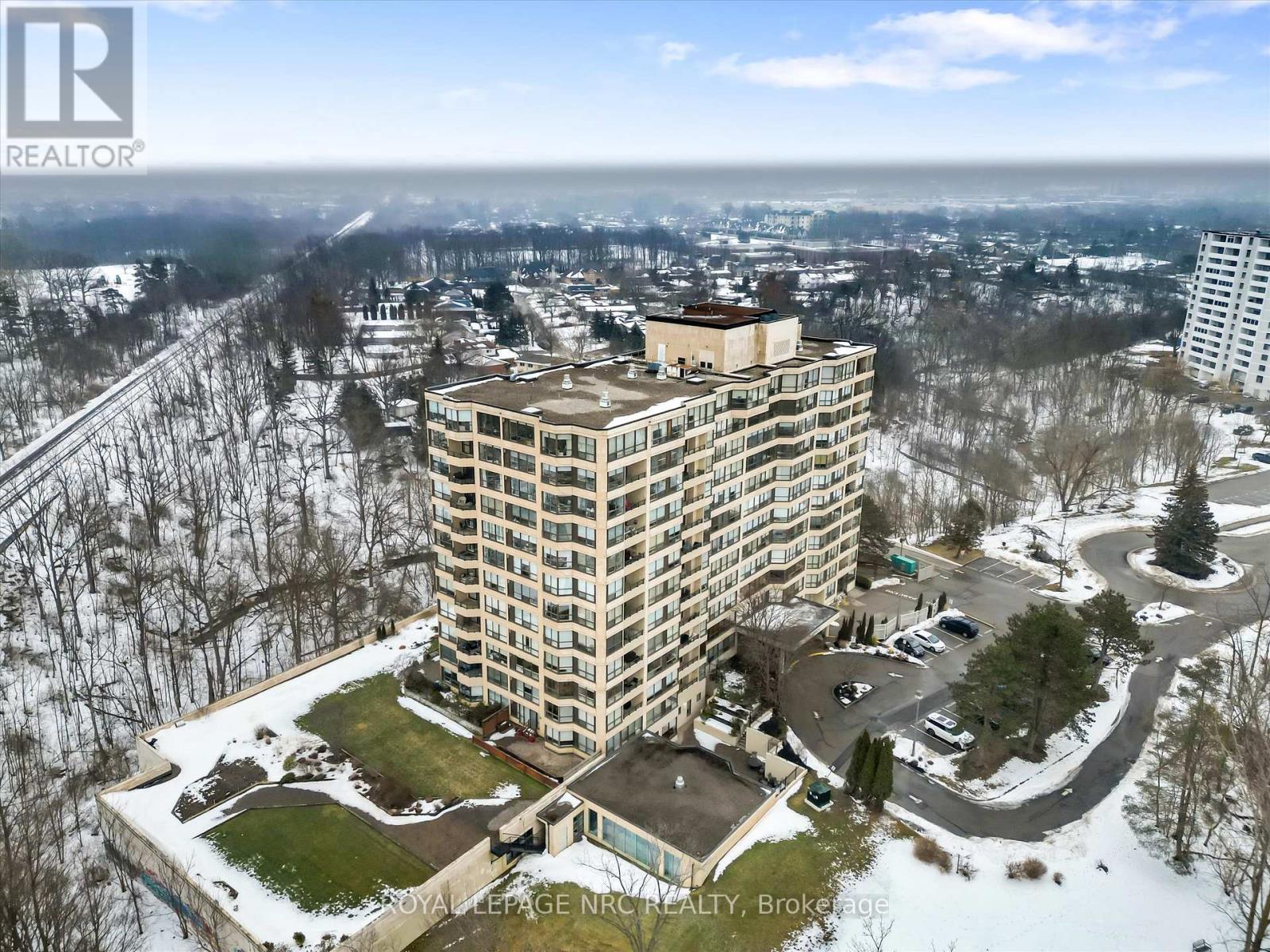 












303 - 3 TOWERING HTS BOULEVARD

,
St. Catharines (Glendale/Glenridge),




Ontario
L2T4A4

