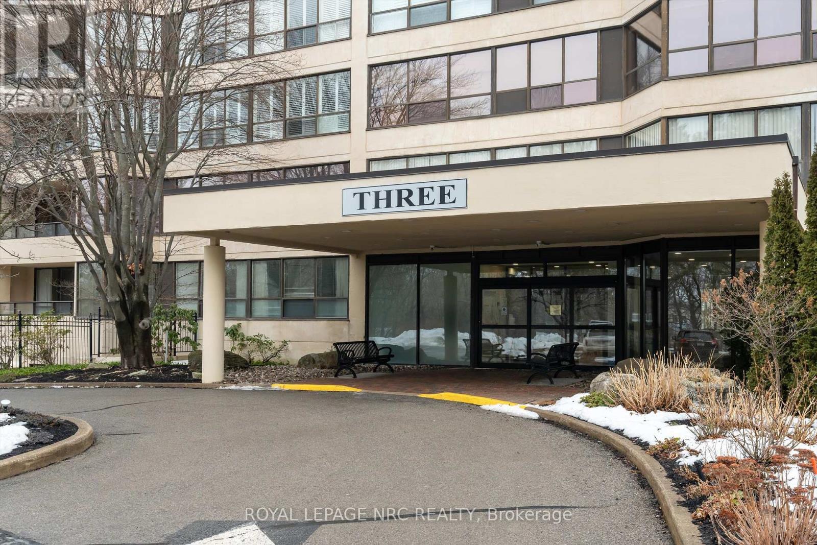 












303 - 3 TOWERING HTS BOULEVARD

,
St. Catharines (Glendale/Glenridge),




Ontario
L2T4A4

