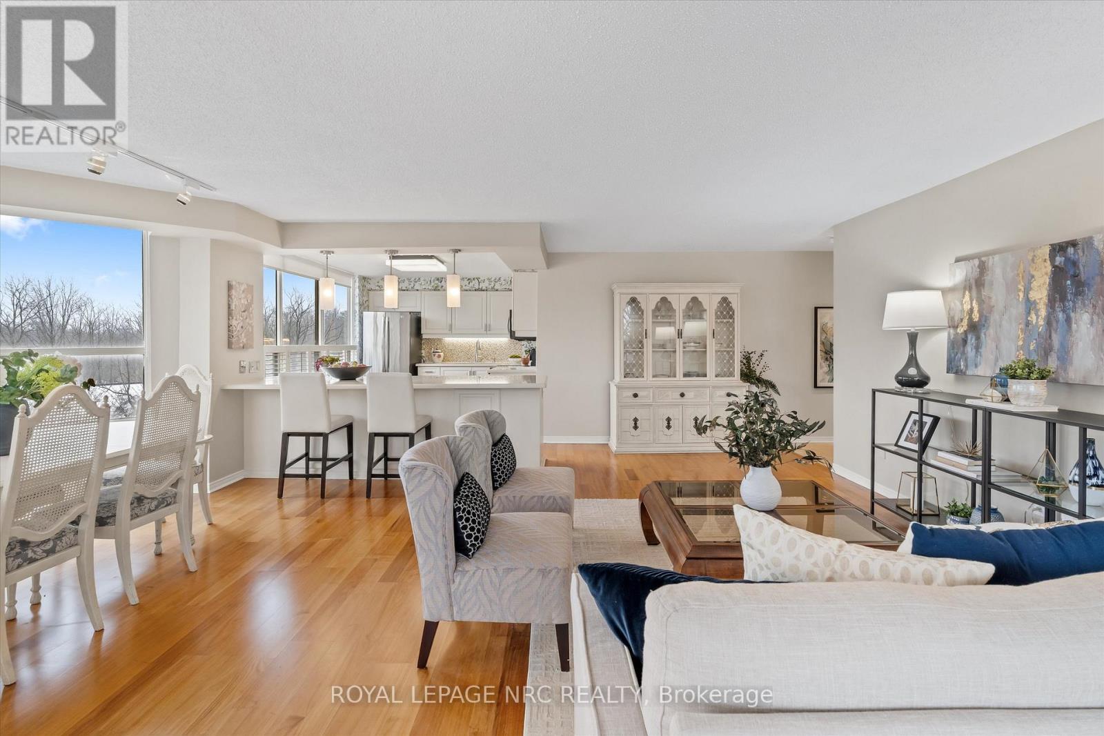 












303 - 3 TOWERING HTS BOULEVARD

,
St. Catharines (Glendale/Glenridge),




Ontario
L2T4A4

